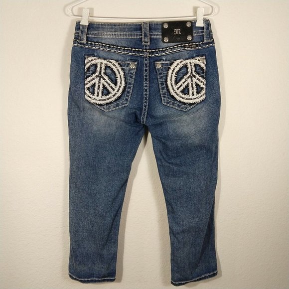 Miss Me Mid Rise Cuffed Capri Jeans Medium Wash Whiskering through Thighs 29"X22 - Picture 1 of 9